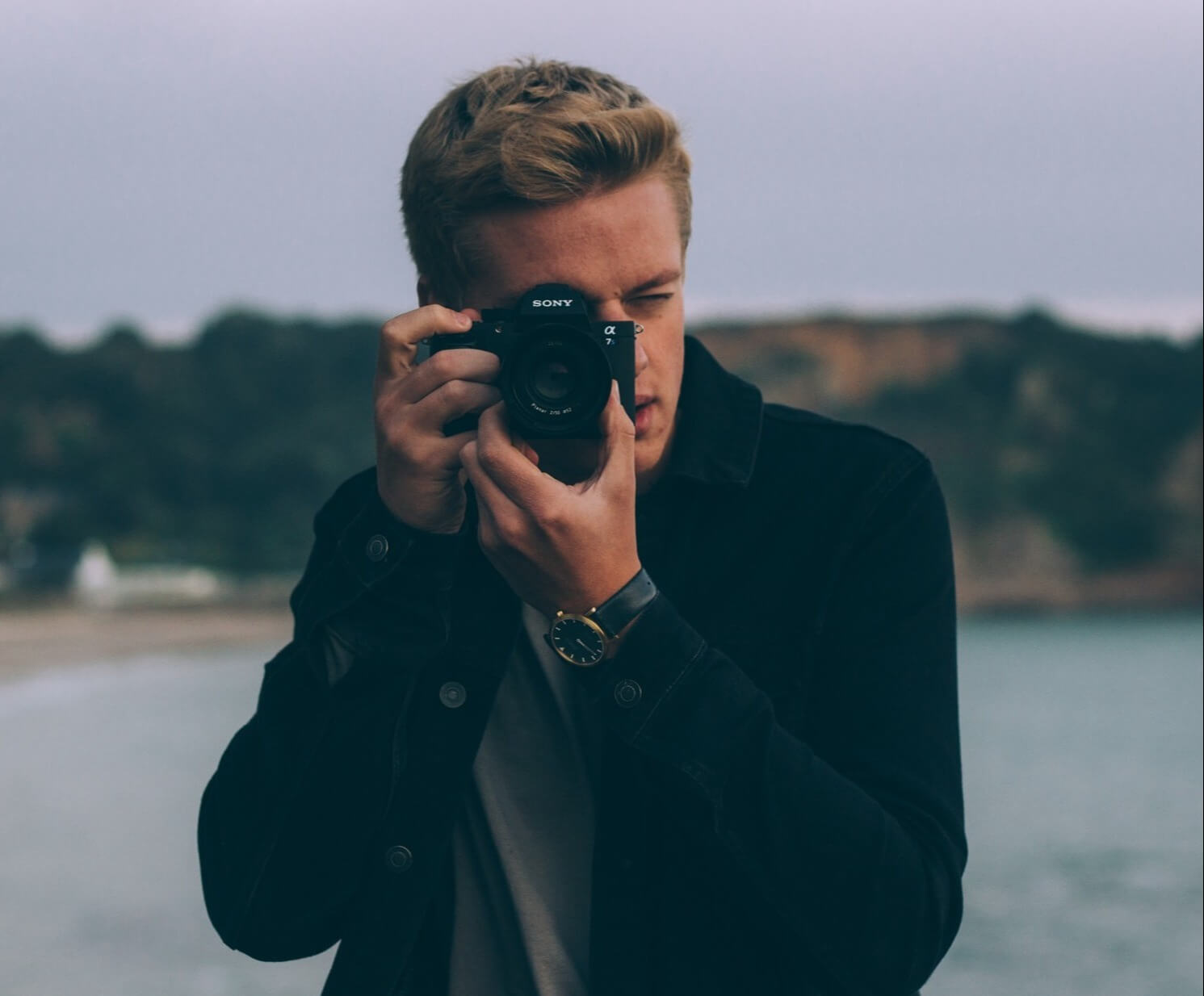 海角社区互动 - 弹幕评论与话题